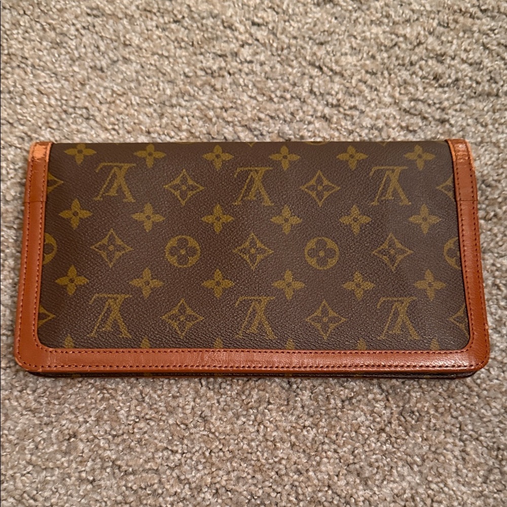 Vintage Louis Vuitton Monogram Clutch - Picture 5 of 16